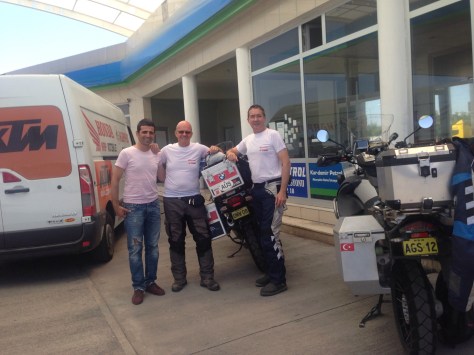 Meeting up with our Tyre contact person Oktar at a petrol station.